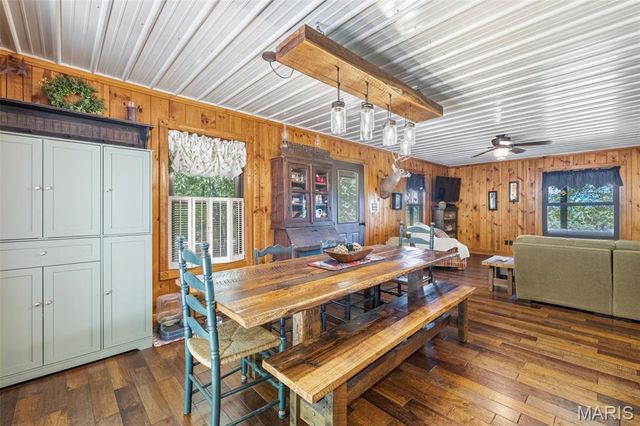 2276 Old Fredericktown Road, Farmington, MO 63640