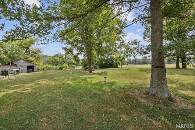 2276 Old Fredericktown Road, Farmington, MO 63640
