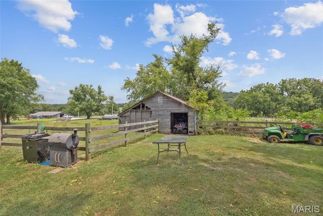 2276 Old Fredericktown Road, Farmington, MO 63640