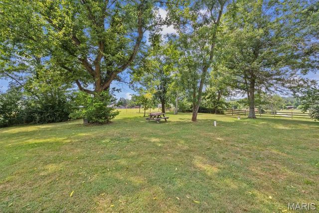 2276 Old Fredericktown Road, Farmington, MO 63640