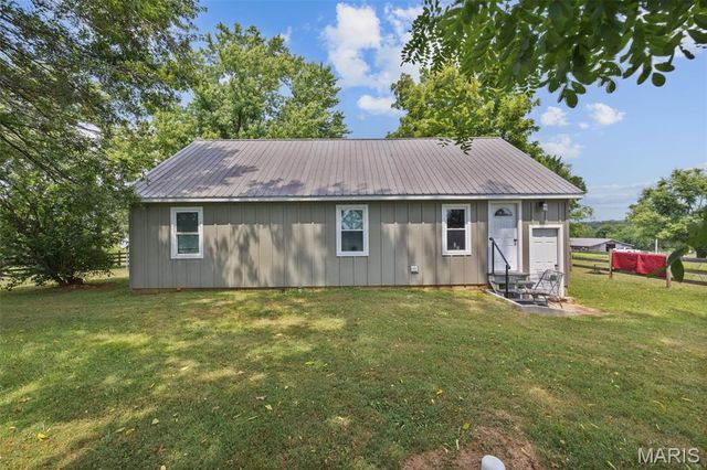 2276 Old Fredericktown Road, Farmington, MO 63640