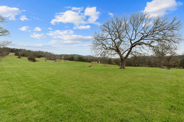 12877 Versailles Rd, Rockvale, TN 37153