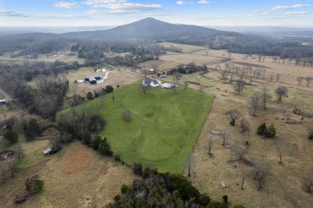 12877 Versailles Rd, Rockvale, TN 37153