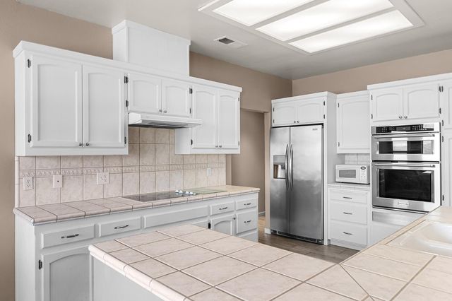 5370 Royal Oaks Dr, Oroville, CA 95966