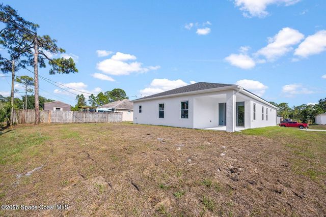 495 Harrison Street SW, Palm Bay, FL 32908
