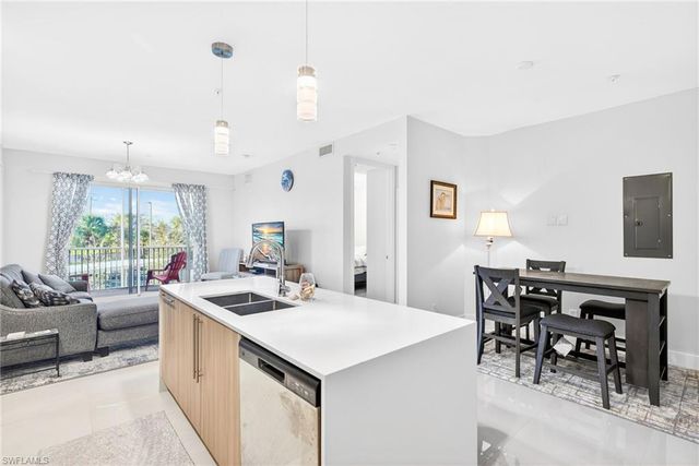 15901 Royal Pointe LN 202, Fort Myers, FL 33908