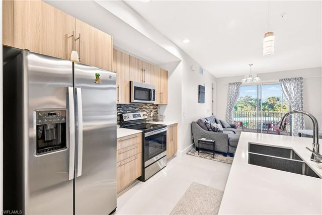 15901 Royal Pointe LN 202, Fort Myers, FL 33908