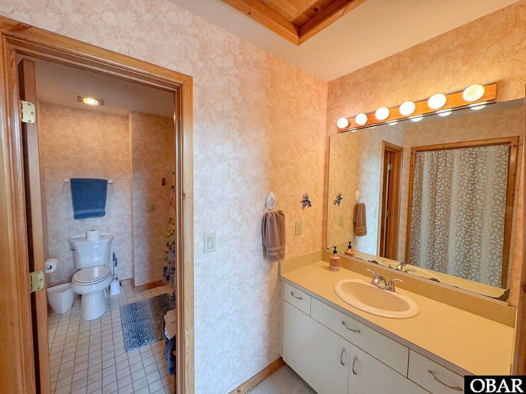 Image 29 of property listing at 122 Jay Crest Road, Duck, NC 27949