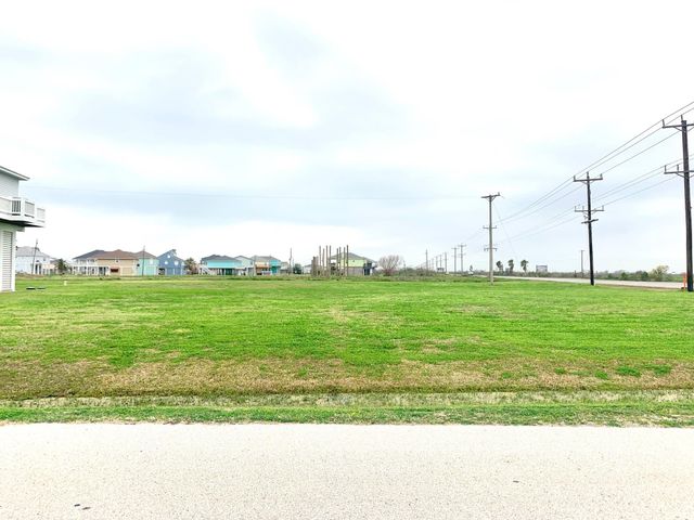 977 Sea Breeze, Crystal Beach, TX 77650