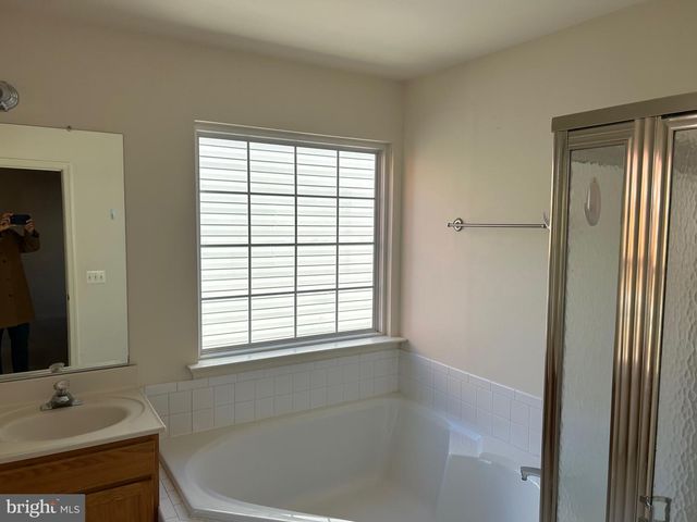 6821 HOLLOW GLEN CT, Gainesville, VA 20155
