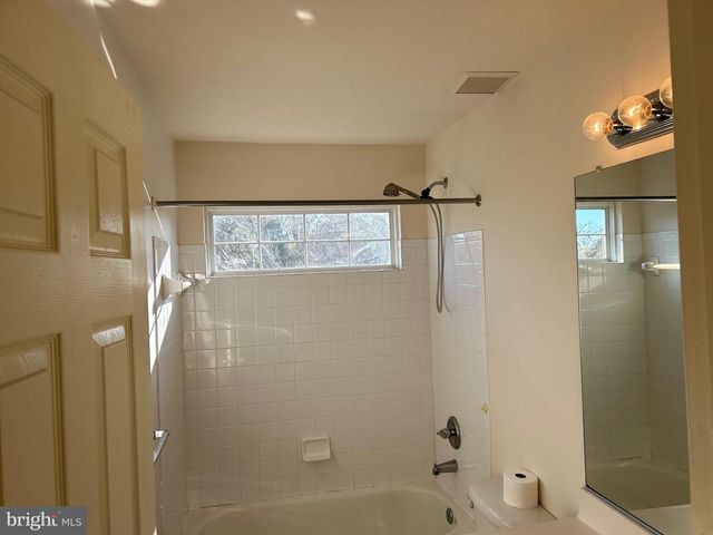 6821 HOLLOW GLEN CT, Gainesville, VA 20155