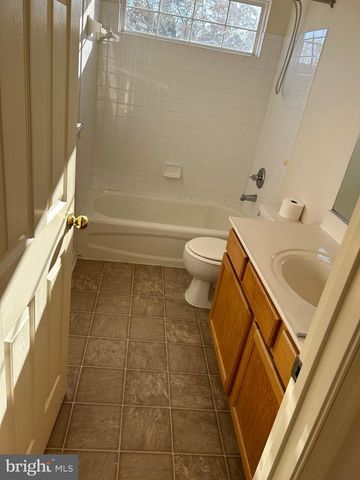 6821 HOLLOW GLEN CT, Gainesville, VA 20155
