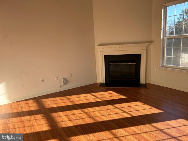 6821 HOLLOW GLEN CT, Gainesville, VA 20155