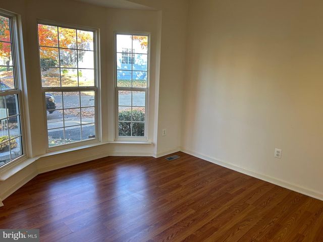 6821 HOLLOW GLEN CT, Gainesville, VA 20155