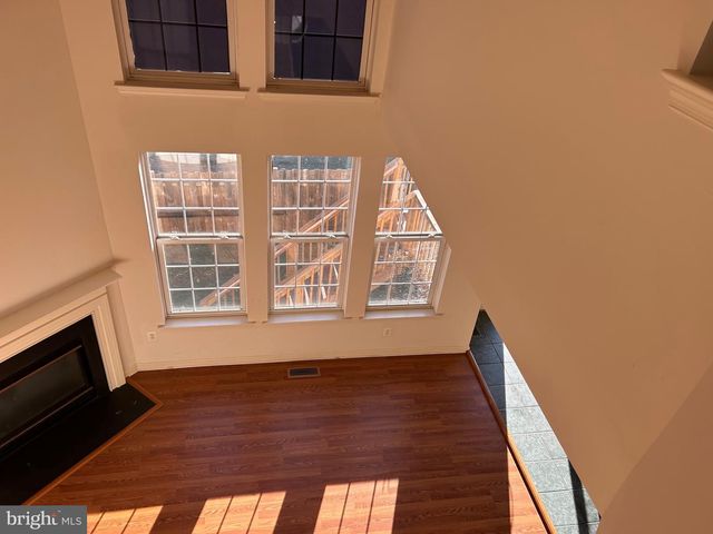 6821 HOLLOW GLEN CT, Gainesville, VA 20155