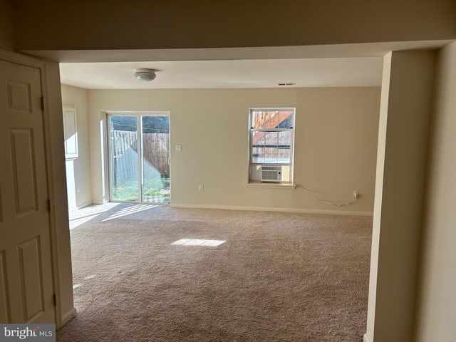 6821 HOLLOW GLEN CT, Gainesville, VA 20155