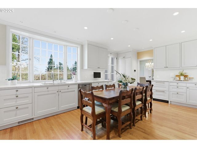 2393 S MILITARY Rd, Portland, OR 97219