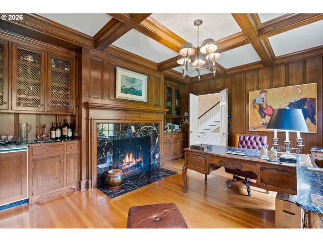 2393 S MILITARY Rd, Portland, OR 97219