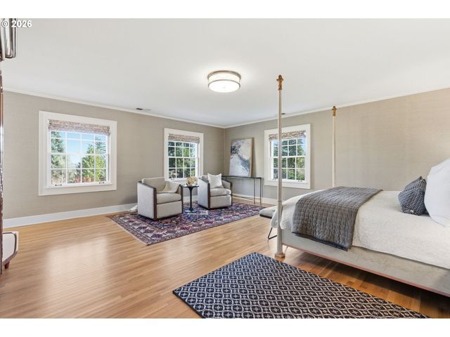 2393 S MILITARY Rd, Portland, OR 97219