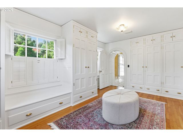 2393 S MILITARY Rd, Portland, OR 97219