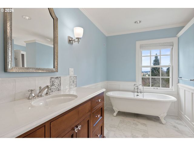 2393 S MILITARY Rd, Portland, OR 97219