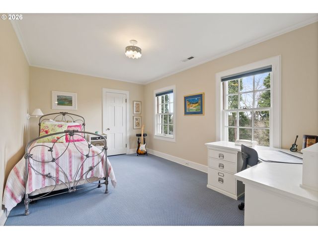 2393 S MILITARY Rd, Portland, OR 97219