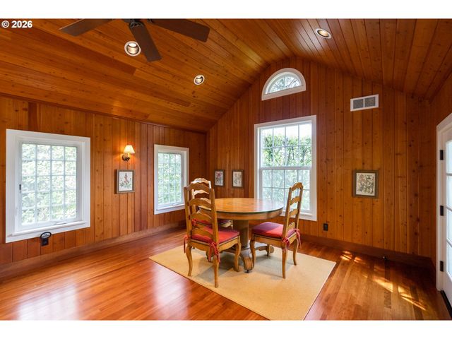 2393 S MILITARY Rd, Portland, OR 97219