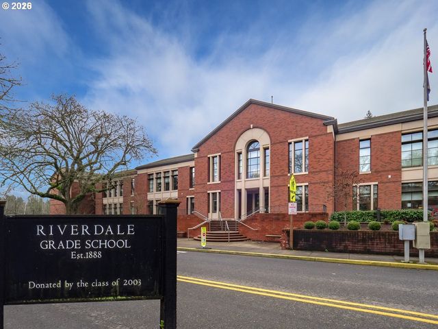 2393 S MILITARY Rd, Portland, OR 97219