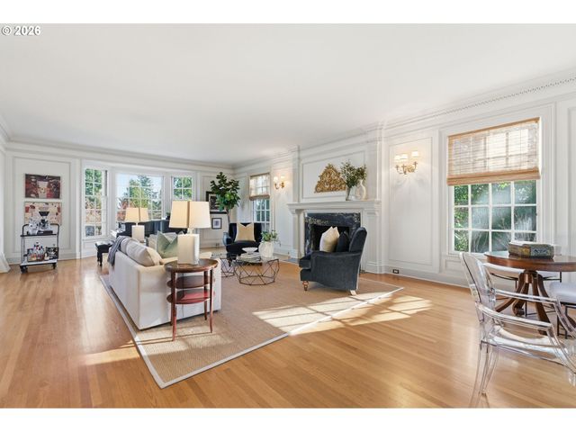 2393 S MILITARY Rd, Portland, OR 97219