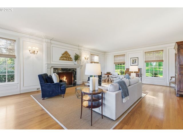 2393 S MILITARY Rd, Portland, OR 97219