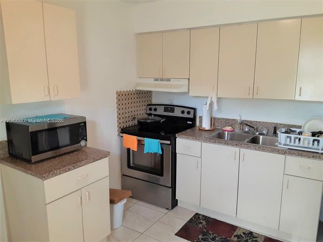 3062 NW 60th St, Miami, FL 33142
