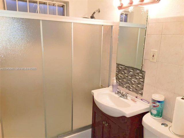 3062 NW 60th St, Miami, FL 33142
