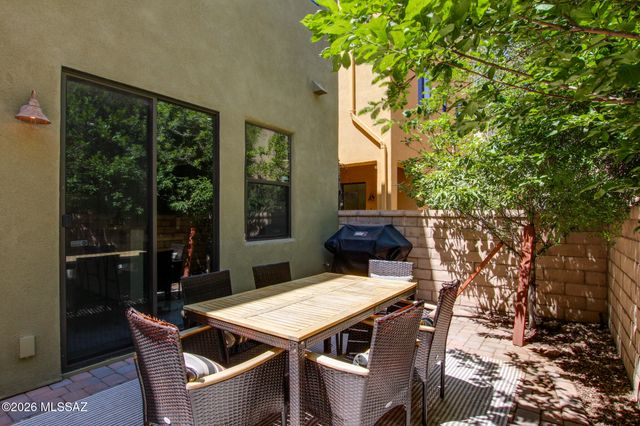 383 E Croydon Park Road, Tucson, AZ 85704