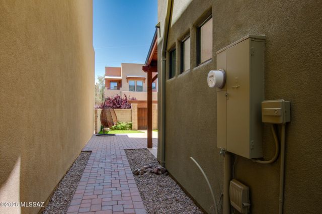 383 E Croydon Park Road, Tucson, AZ 85704