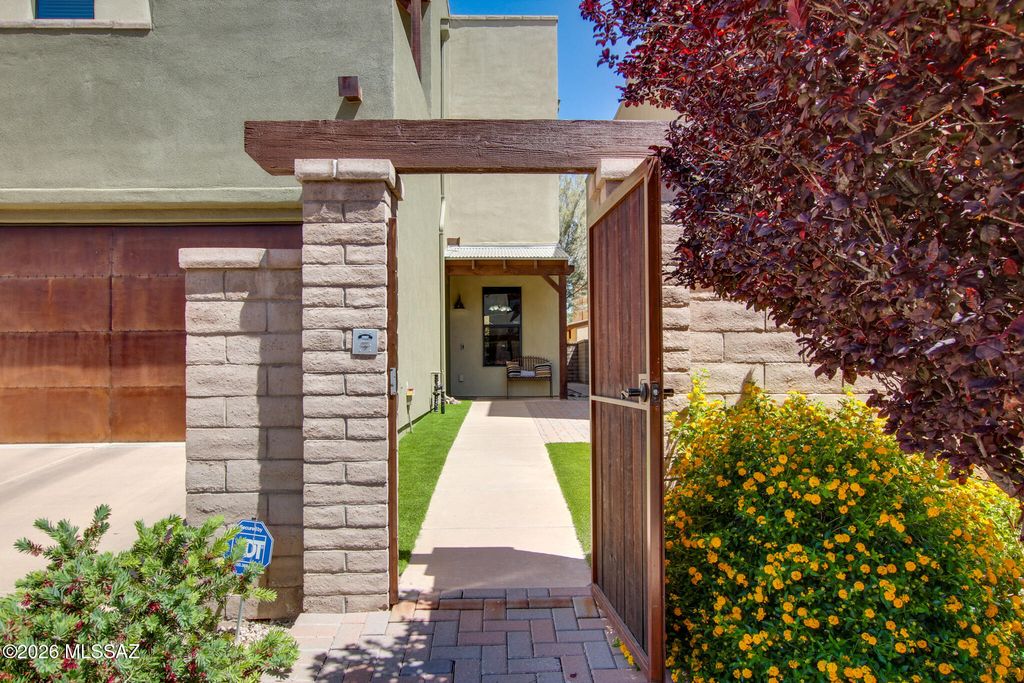 383 E Croydon Park Road, Tucson, AZ 85704