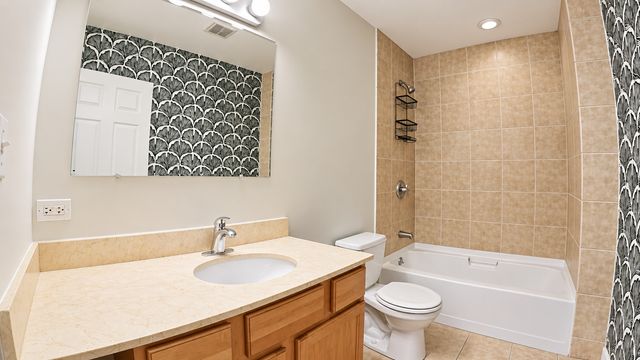 6005 N Kimball Avenue 2A, Chicago, IL 60659
