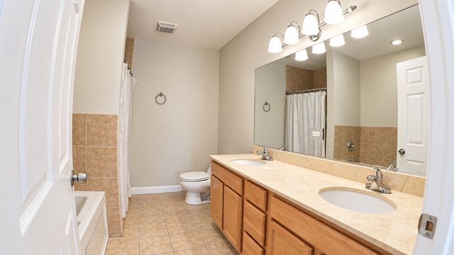 6005 N Kimball Avenue 2A, Chicago, IL 60659