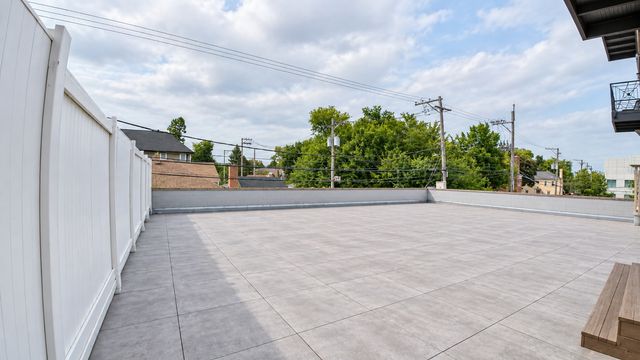 6005 N Kimball Avenue 2A, Chicago, IL 60659
