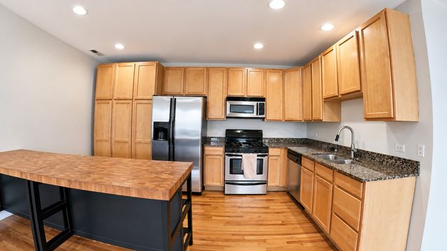 6005 N Kimball Avenue 2A, Chicago, IL 60659