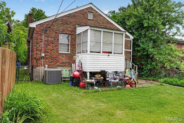 4131 Quincy Street, St Louis, MO 63116