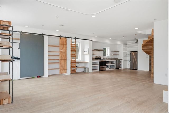 21 Lamartine St 3, Boston, MA 02130