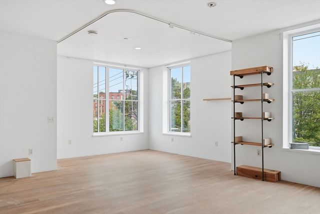 21 Lamartine St 3, Boston, MA 02130