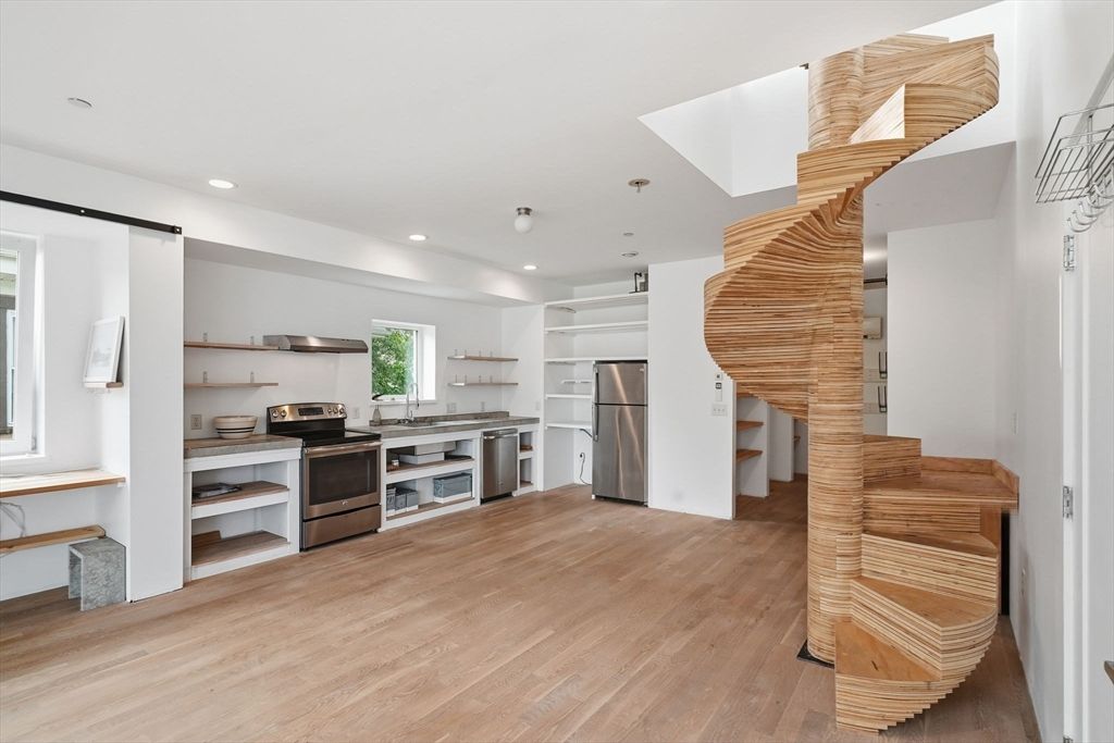 21 Lamartine St 3, Boston, MA 02130
