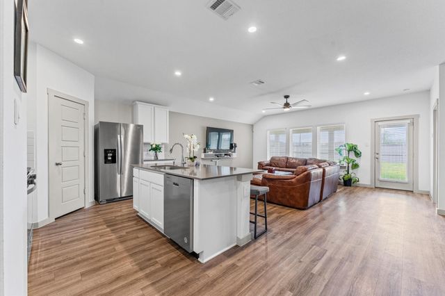 903 Curly Angora Court, Rosharon, TX 77583