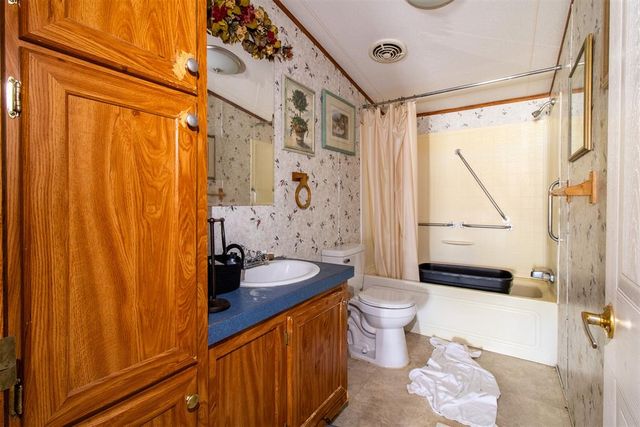 13033 Forest Fox Road, Edmond, OK 73034