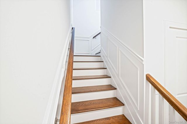 14 Park Drive S, East Islip, NY 11730