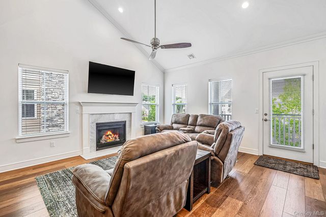 14 Park Drive S, East Islip, NY 11730