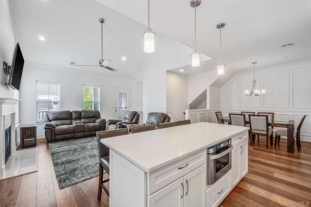 14 Park Drive S, East Islip, NY 11730