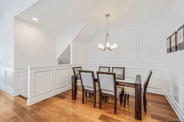 14 Park Drive S, East Islip, NY 11730