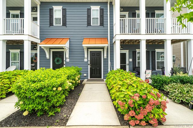 14 Park Drive S, East Islip, NY 11730